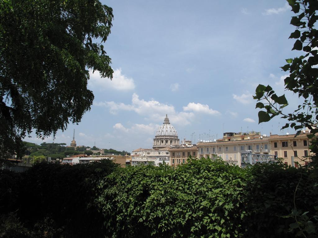 Ferrari Al Vaticano * Roma